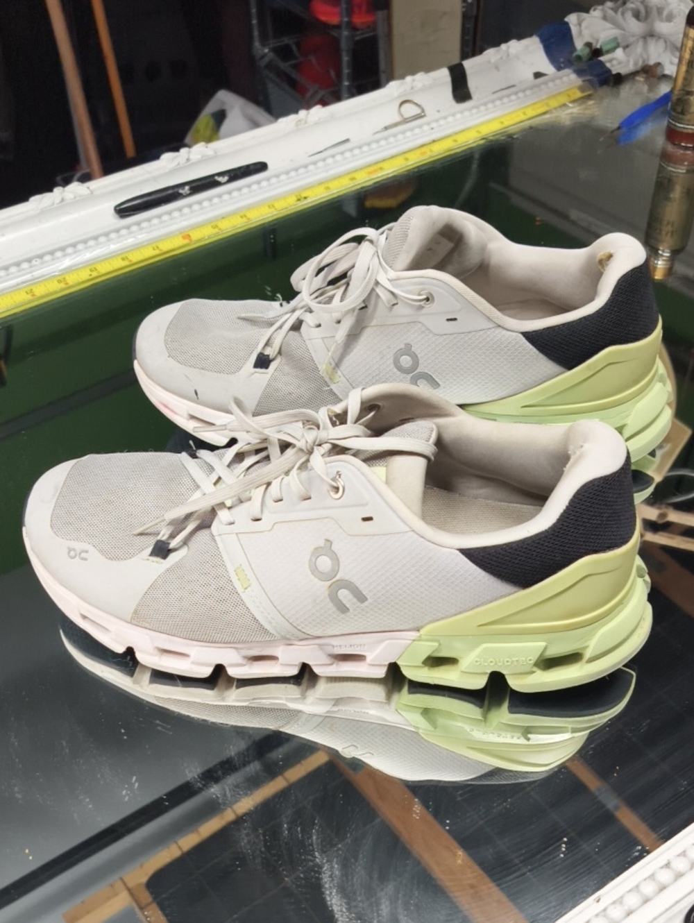 Mens 11.5 On Cloudflyer 4 running shoes in the Glacier/Meadow. Great Shoe